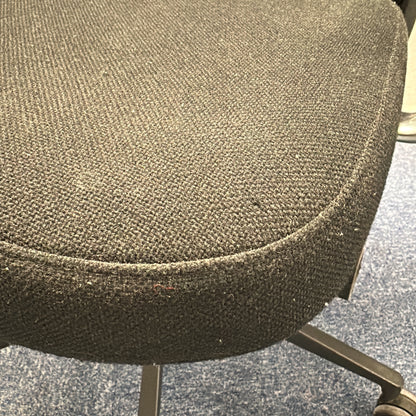 ID Mesh kontorstol fra Vitra i svart, justerbare armlener
