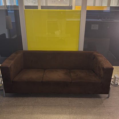 Sofa i brun, kromben