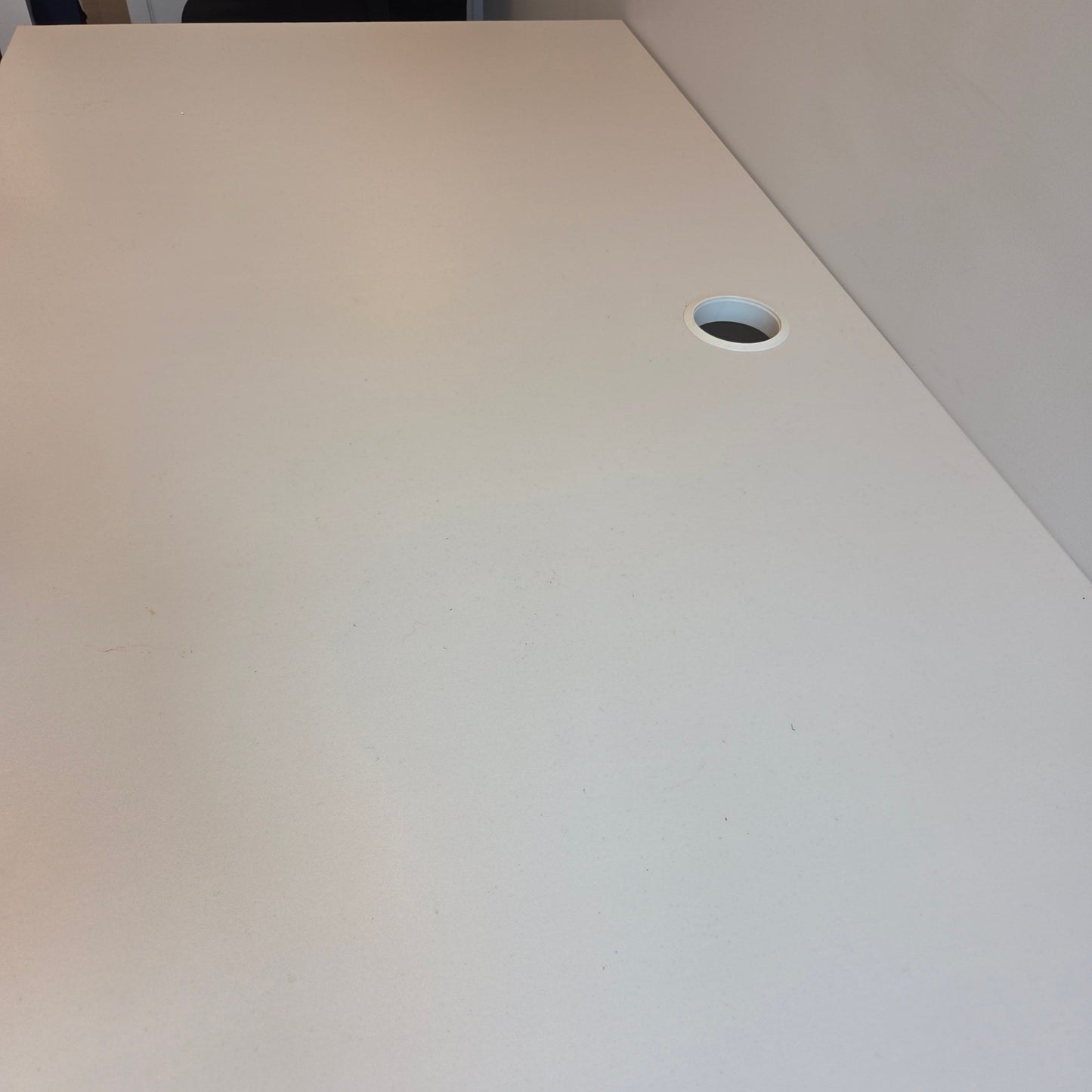 (160x80) IKEA skrivebord i lys grå