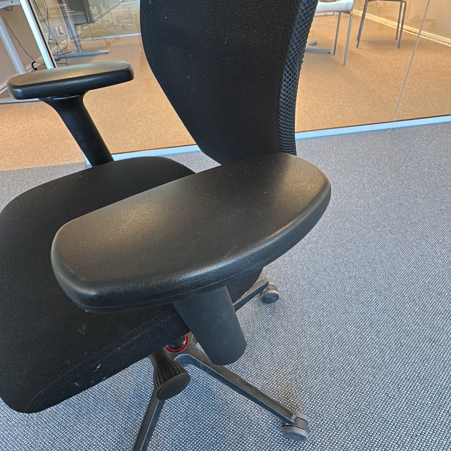 SOUL kontorstol fra SAVO i svart