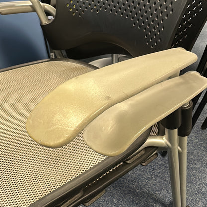 Caper stablestol fra Herman Miller i grå, hjul