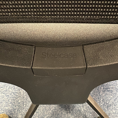 Think kontorstol fra Steelcase i svart, nettrygg