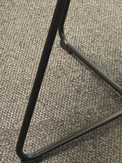 (Ø50) Johanson Design sidebord i svart, metallstativ