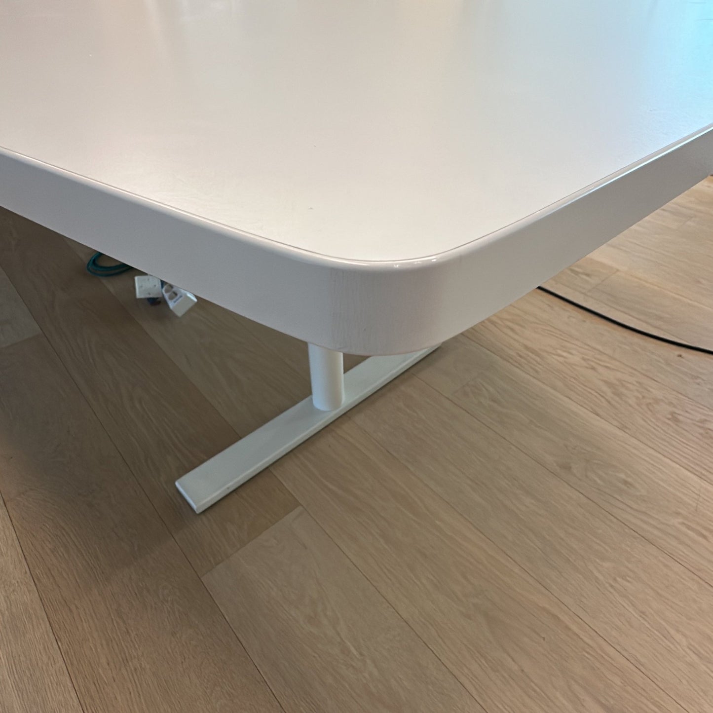 (300x120) Secundo møteromsbord i hvit