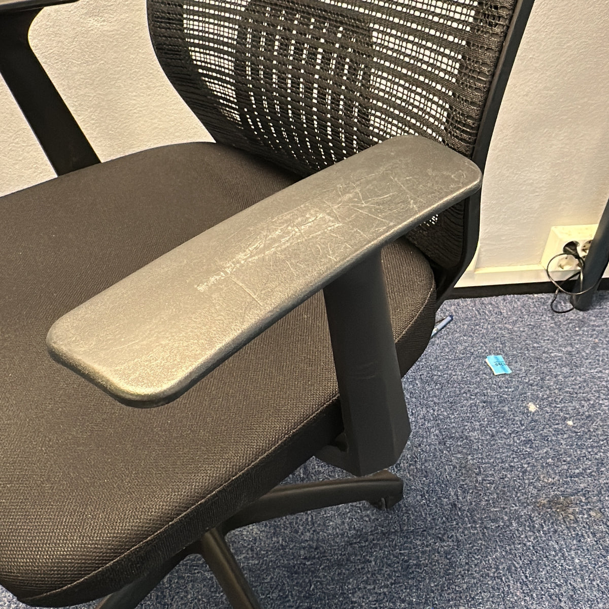 Kontorstol i svart, nettrygg