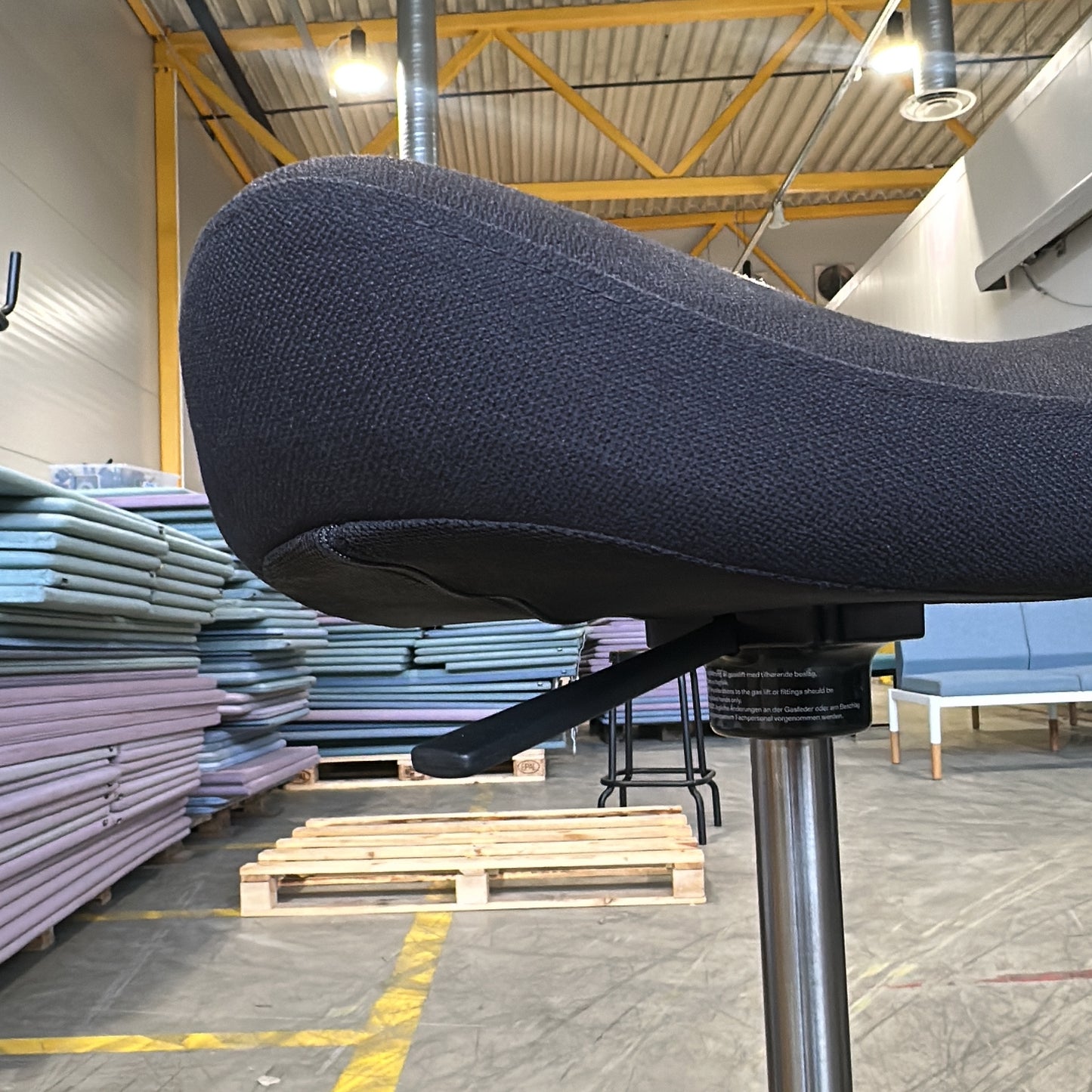 Move balansestol fra Varier i svart, vippefunksjon