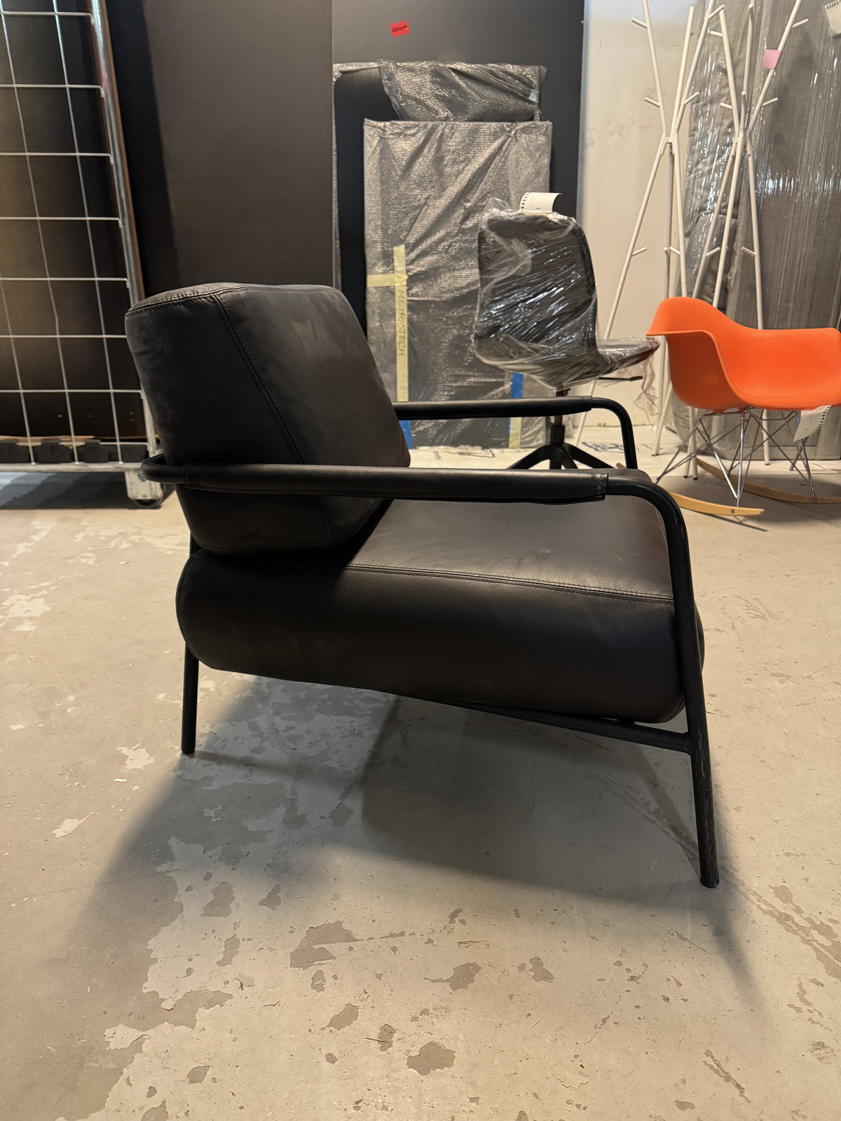 ARTWOOD Sinclair Loungestol i svart, skinntrekk med metallramme