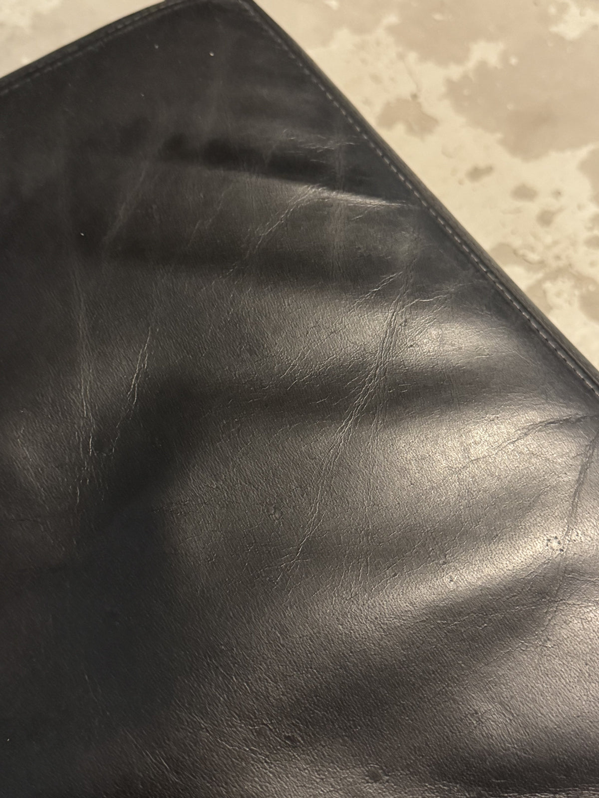 ARTWOOD Sinclair Loungestol i svart, skinntrekk med metallramme