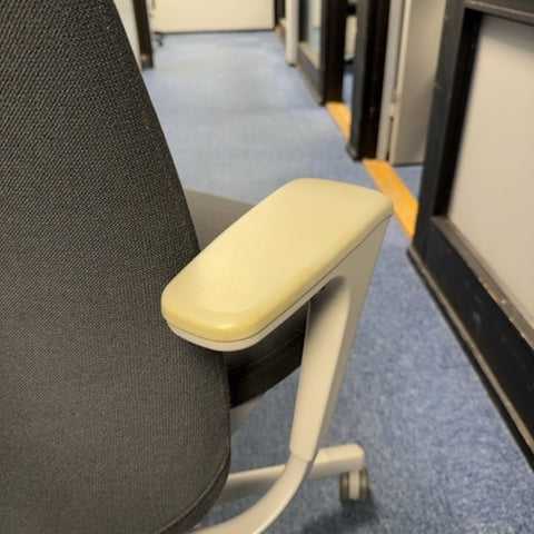 Sofi 7320 kontorstol fra HÅG i grå