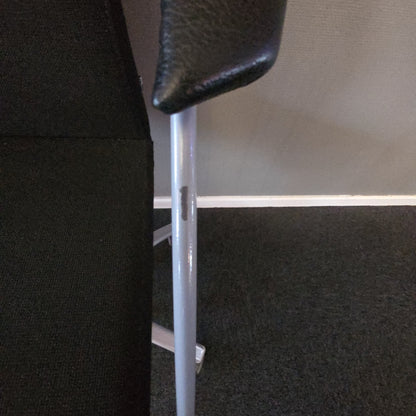 Touch Comfort konferansestol fra Scan Sørlie i svart, armlener og hjul