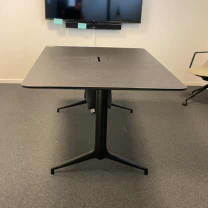 (200x120) Fora Form Kvart møteromsbord i svart