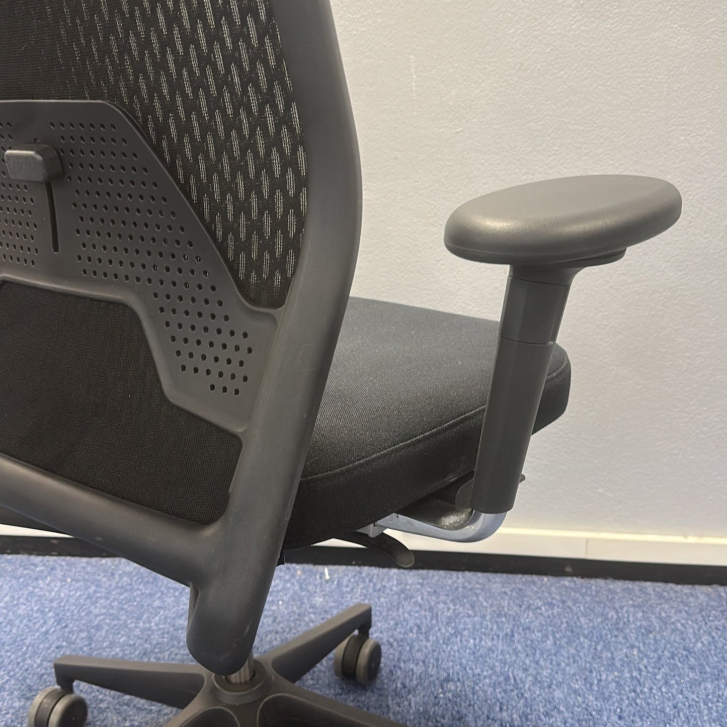 ID Mesh kontorstol fra Vitra i svart