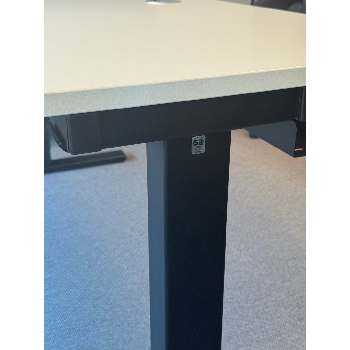 (150x80) SA Møbler skrivebord i grå