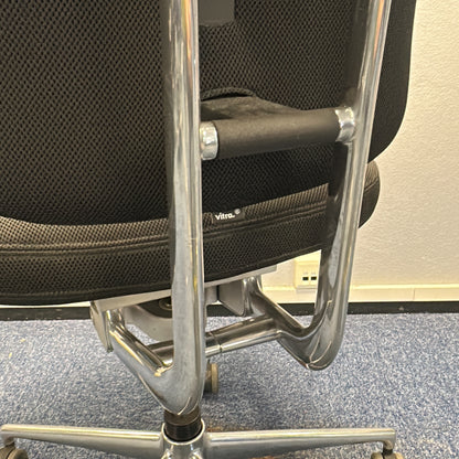 HLN kontorstol fra Vitra i svart