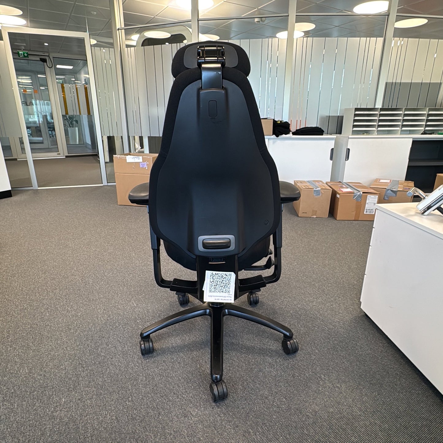 Mereo 220 kontorstol fra RH i svart