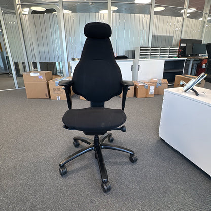 Mereo 220 kontorstol fra RH i svart