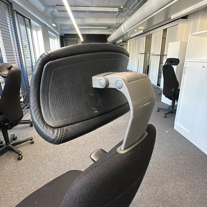 Synchrone 8000 kontorstol fra Kinnarps i svart