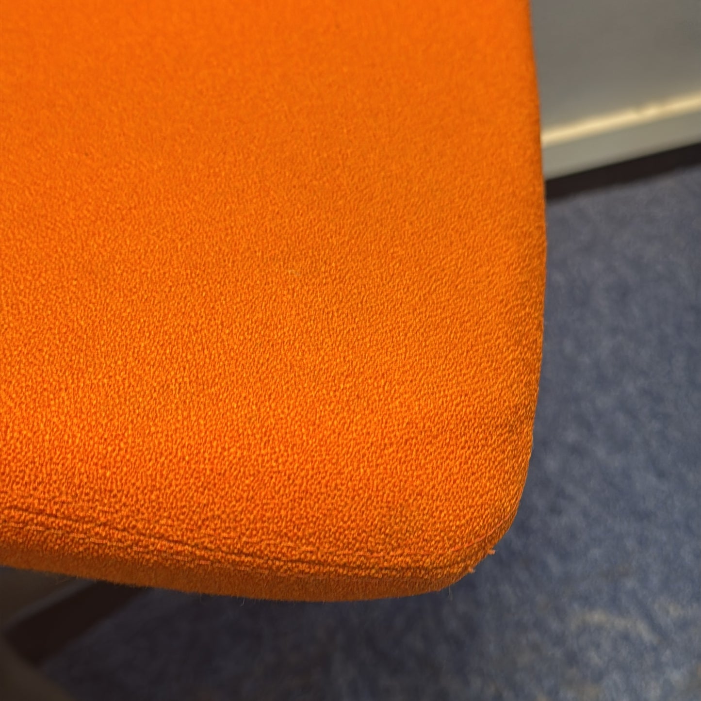5000 kontorstol fra Kinnarps i oransje, oransje stoff