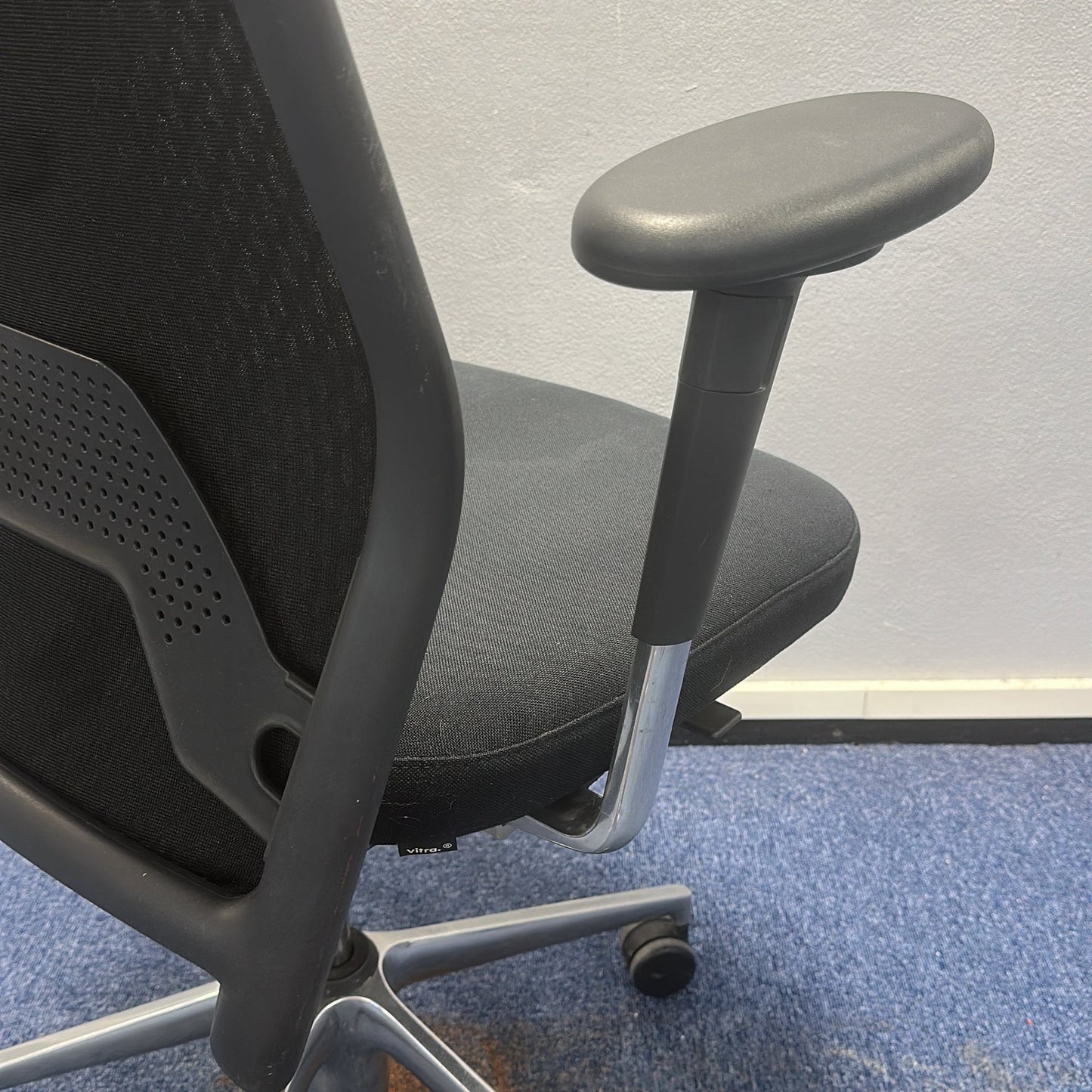 ID Trim kontorstol fra Vitra i svart