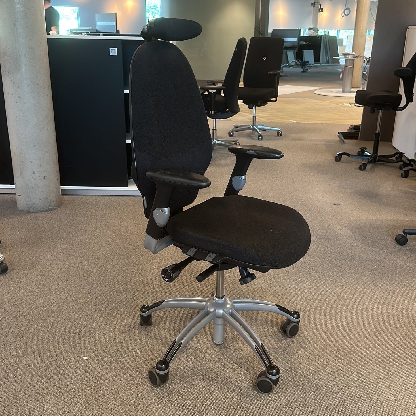 Extend 120/Large kontorstol fra RH Logic i svart