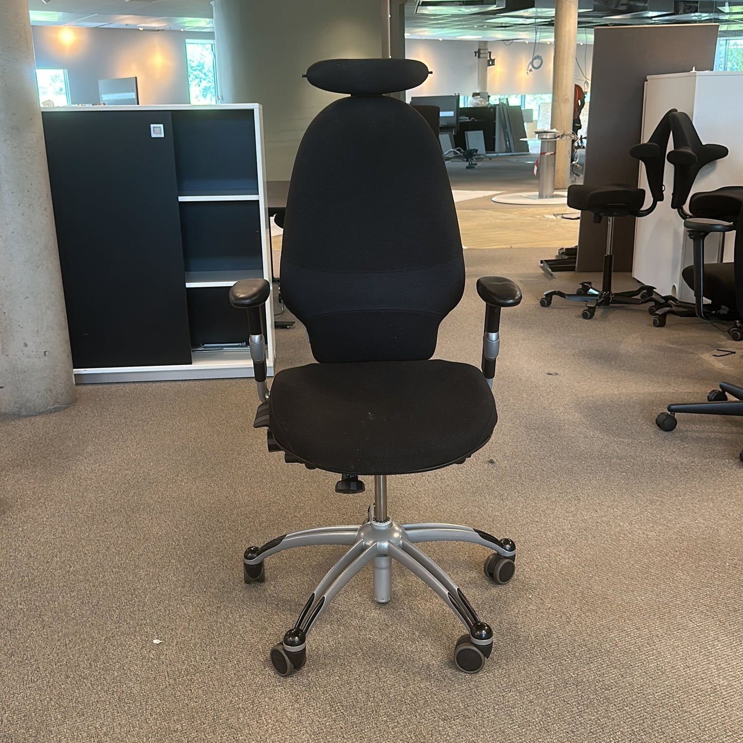 Extend 120/Large kontorstol fra RH Logic i svart