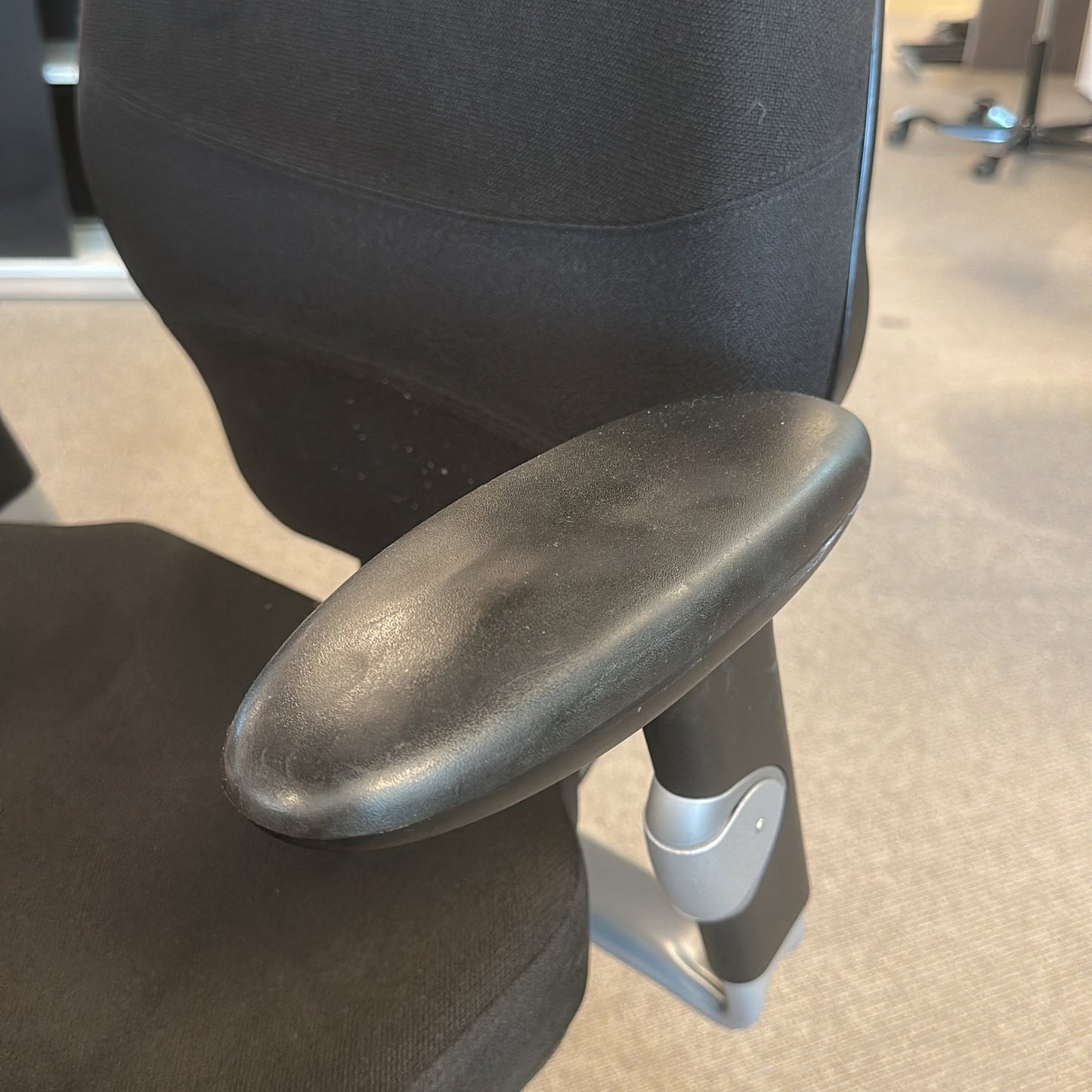 Extend 120/Large kontorstol fra RH Logic i svart