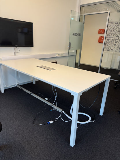 (180x90) Steelcase FrameFour møtebord i lys grå, innfelt kabelluke