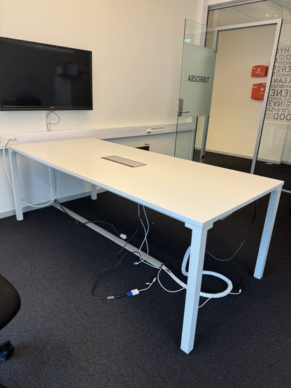 (180x90) Steelcase FrameFour møtebord i lys grå, innfelt kabelluke