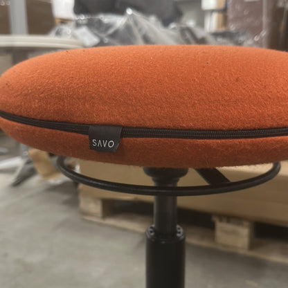 Joi fra SAVO i oransje