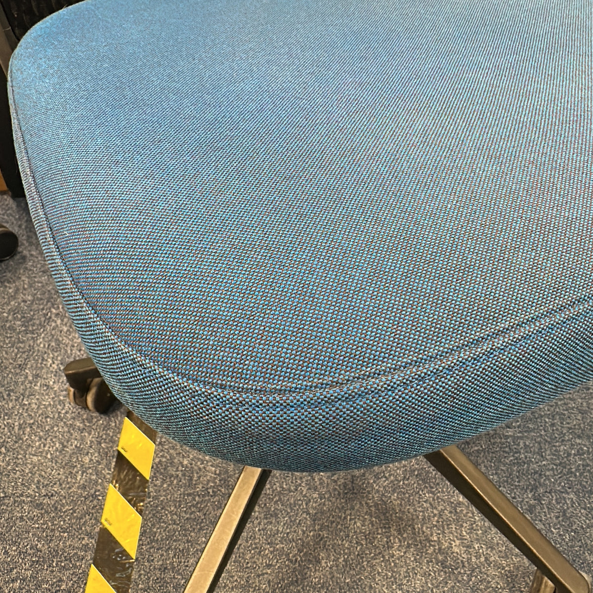 ID Mesh konferansestol fra Vitra i blå