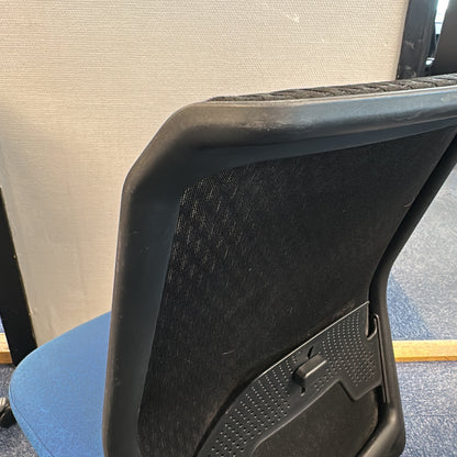 ID Mesh konferansestol fra Vitra i blå