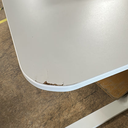 (160x60) IKEA Bekant hjørneskrivebord i hvit, kabelkurv