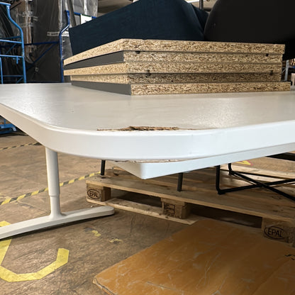 (160x60) IKEA Bekant hjørneskrivebord i hvit, kabelkurv