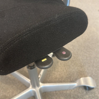 Capisco 8106 kontorstol fra HÅG i svart