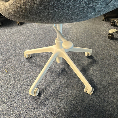 HATTEFJÄLL kontorstol fra IKEA i grå
