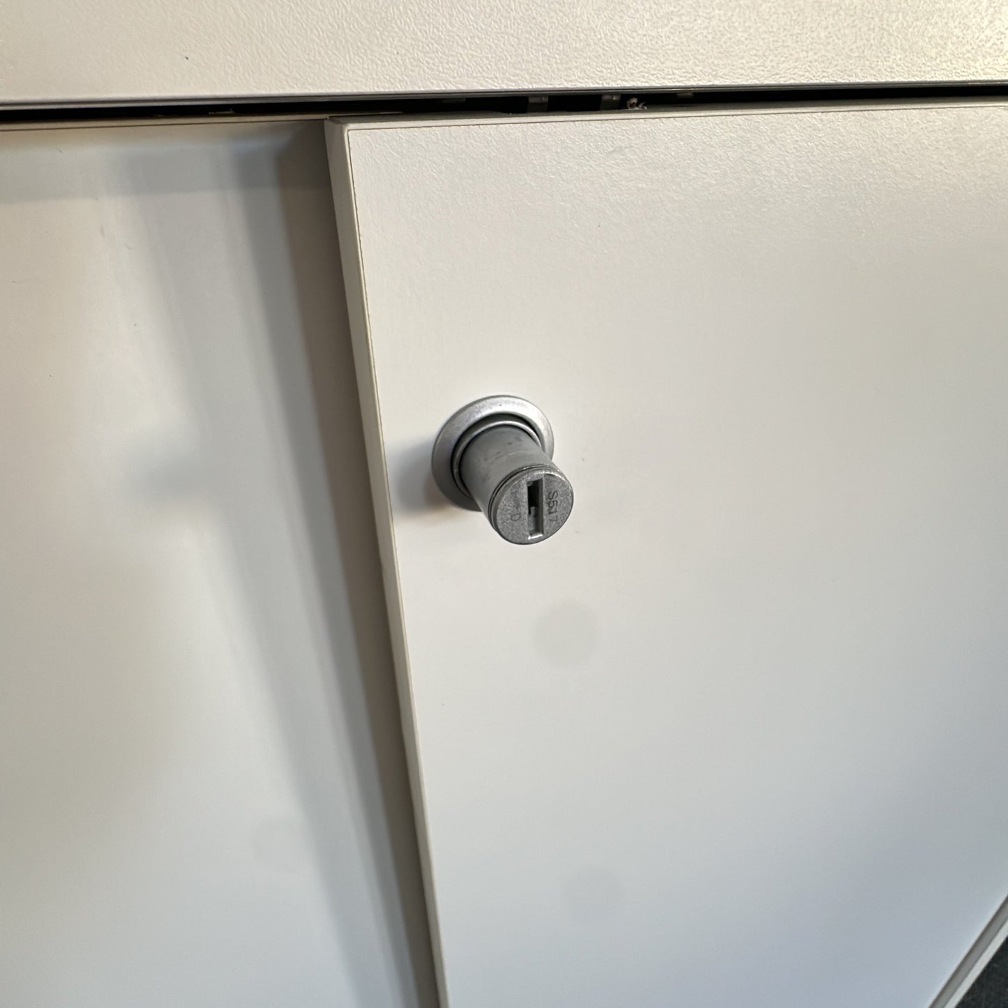 (80x40x166) Svenheim skap i hvit