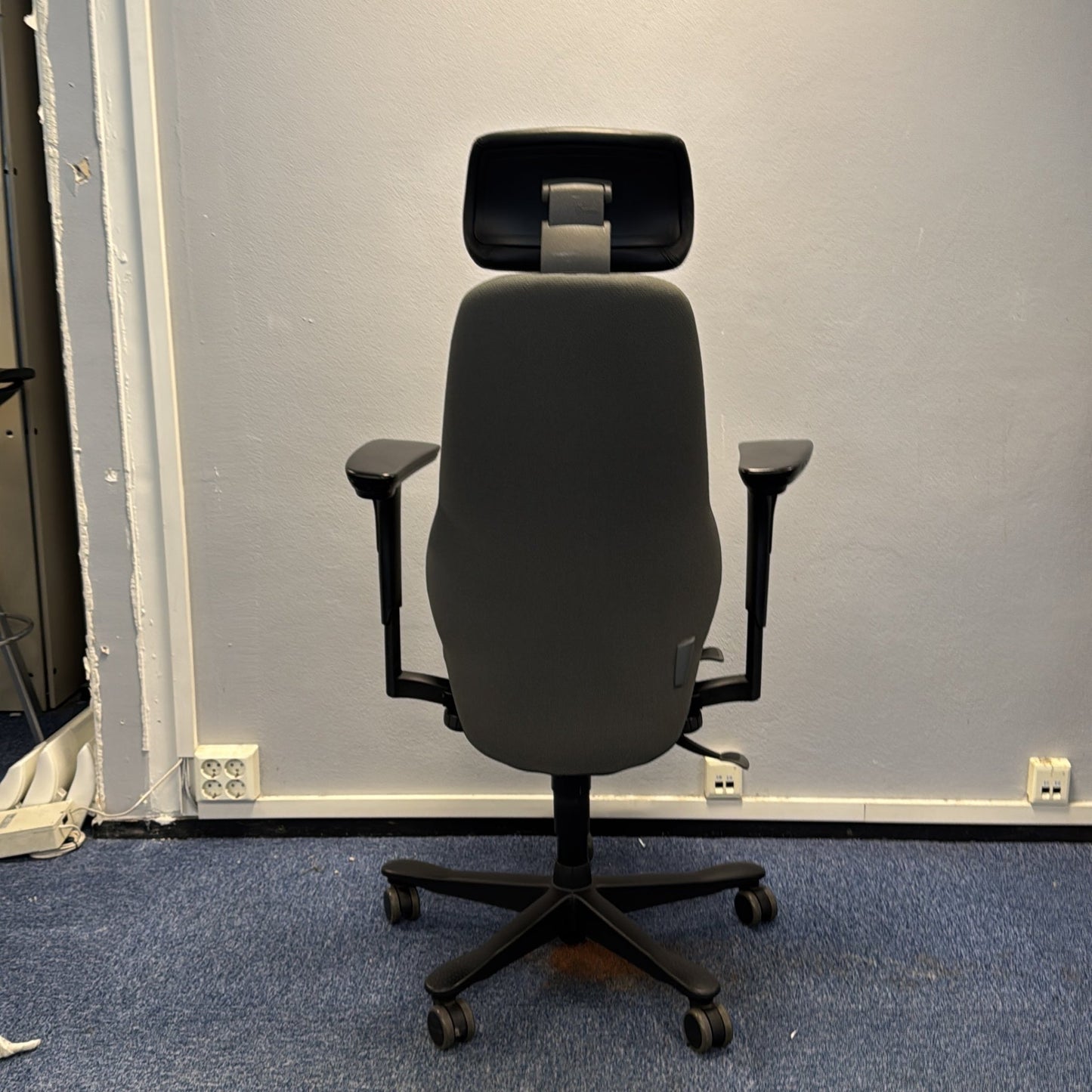 Plus kontorstol fra Kinnarps i grå
