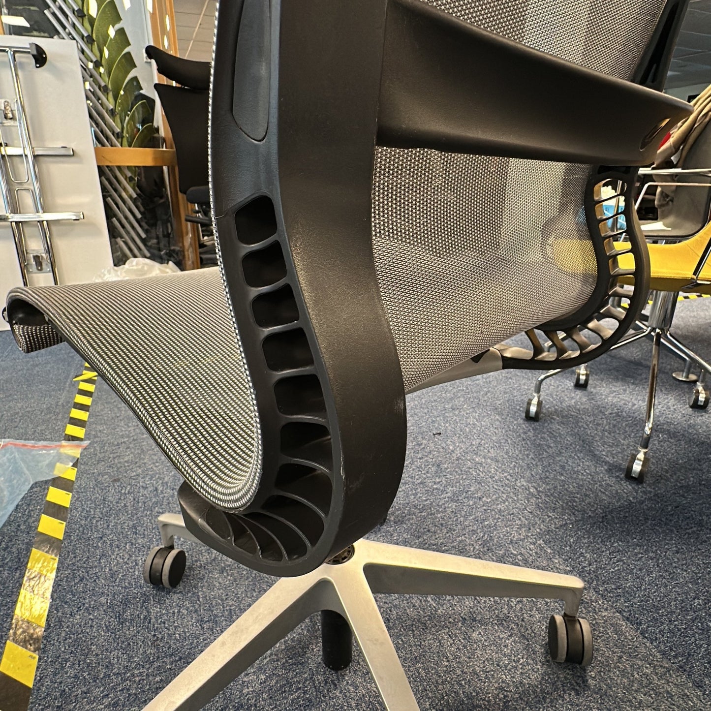 Setu kontorstol fra Herman Miller i grå