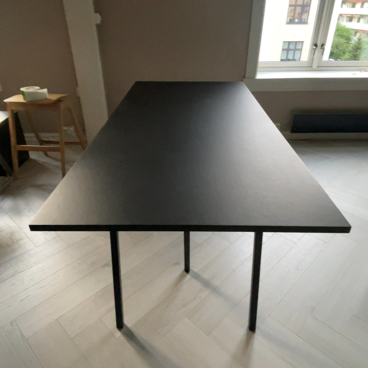 (200x90) LOOP STAND spisebord fra HAY i svart