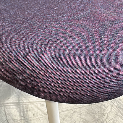 Muuto Fiber Loungestol i lilla, stofftrukket
