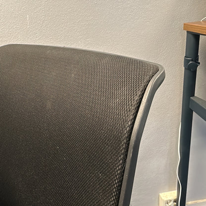 ID Mesh kontorstol fra Vitra i svart, justerbare armlener