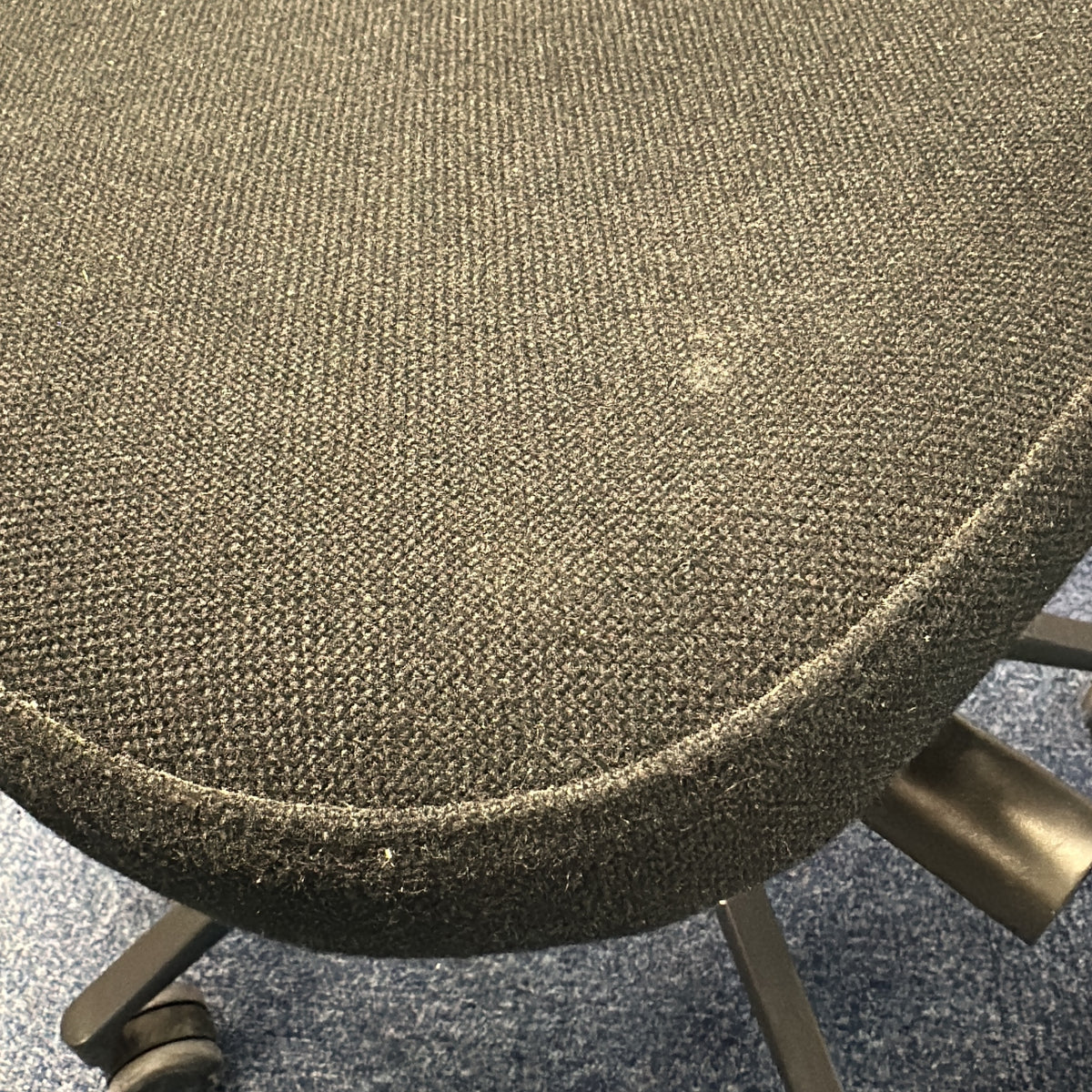 ID Mesh kontorstol fra Vitra i svart, justerbare armlener