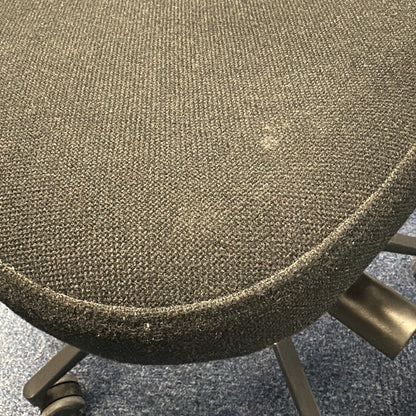 ID Mesh kontorstol fra Vitra i svart, justerbare armlener