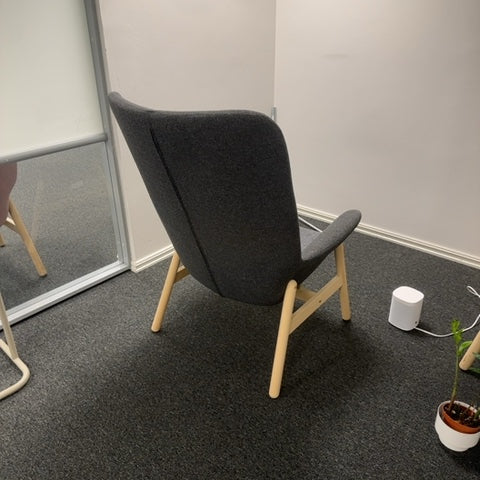 VEDBO Lenestol fra IKEA i grå