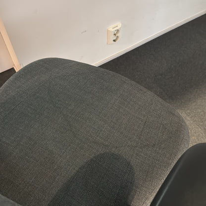 Mereo 220 kontorstol fra RH i grå