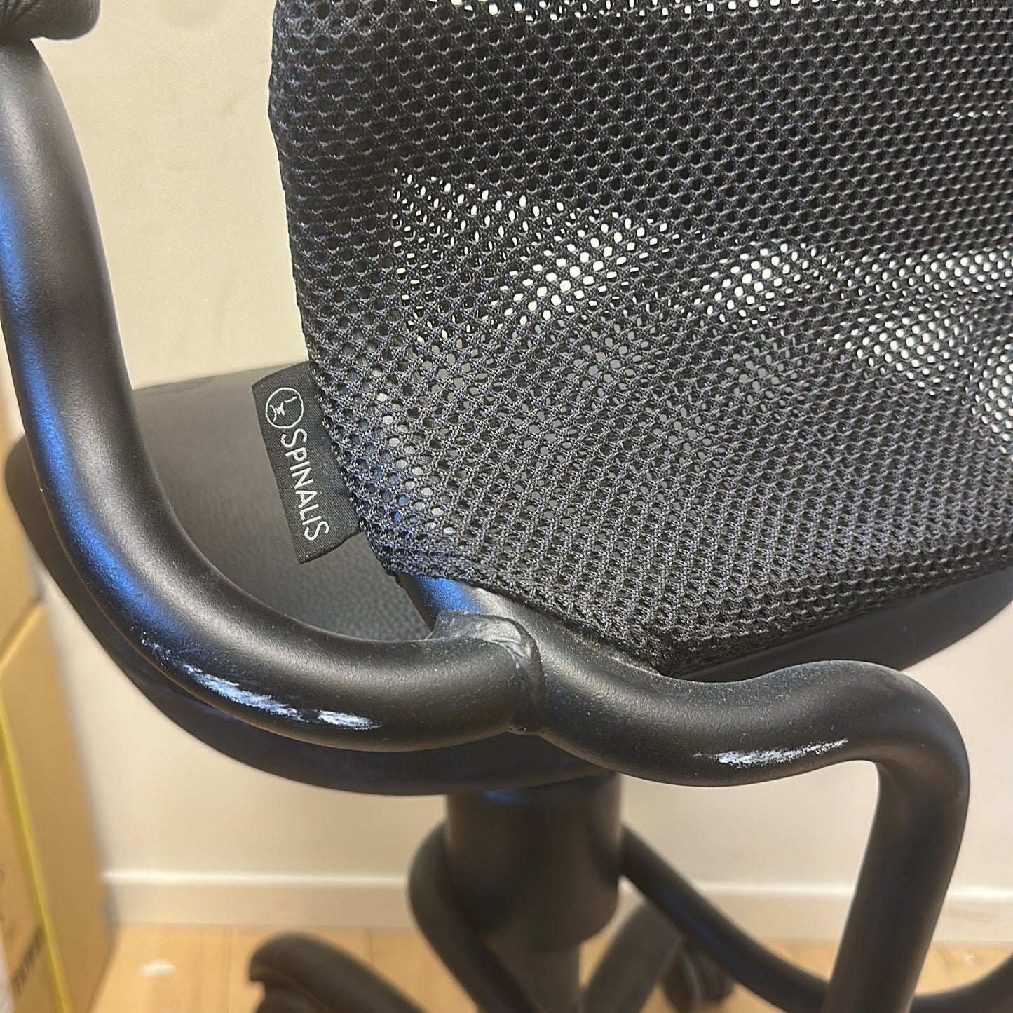 Hacker kontorstol fra SpinaliS i svart