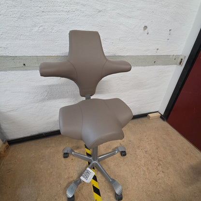 Capisco 8106 kontorstol fra HÅG i beige