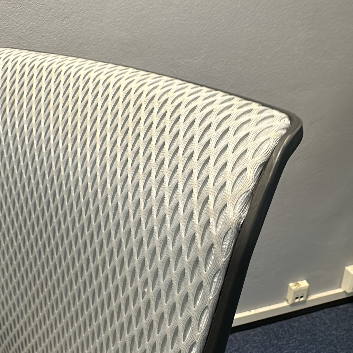 ID Mesh kontorstol fra Vitra i lys grå, nettrygg