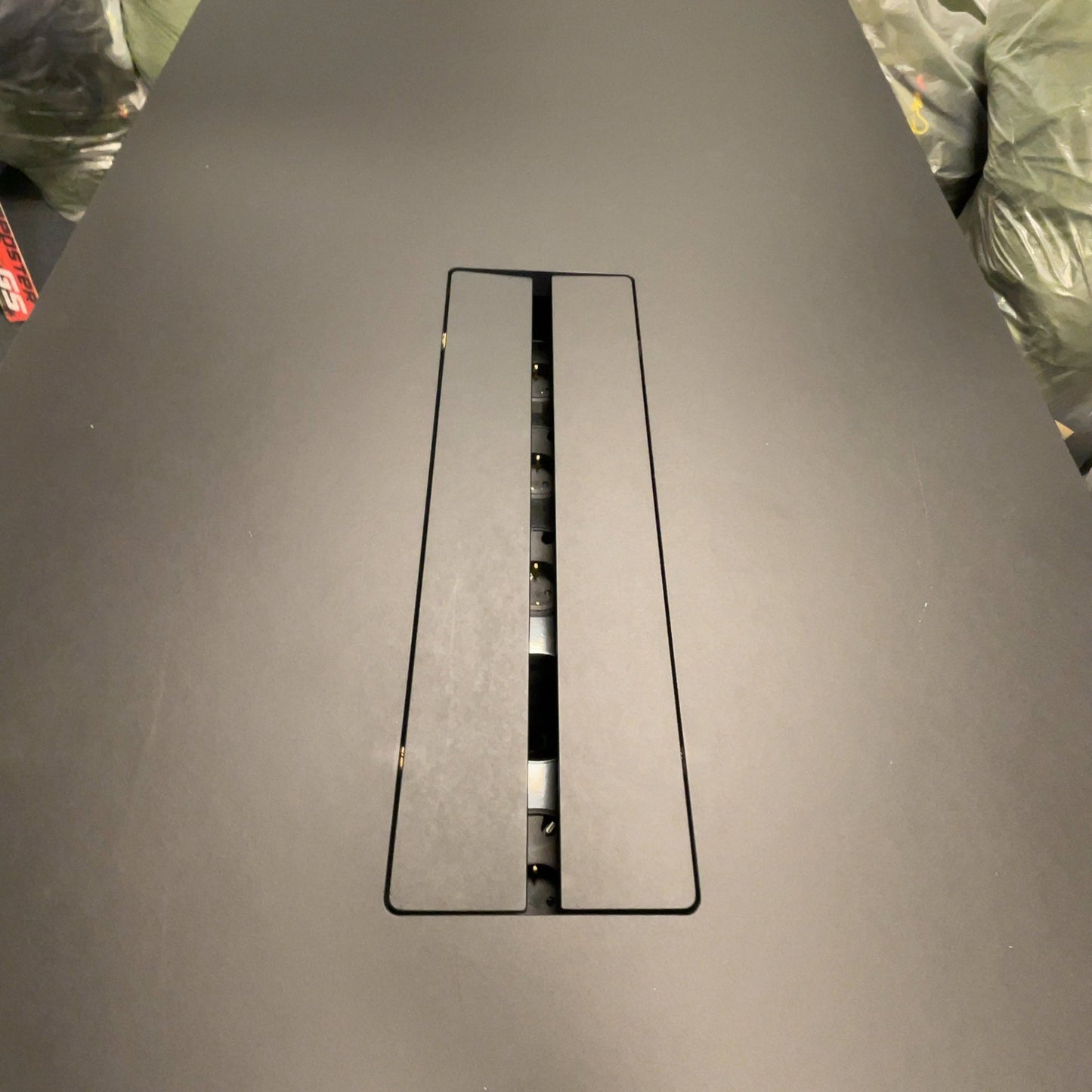 (240x80) Fora Form Kvart møteromsbord i svart
