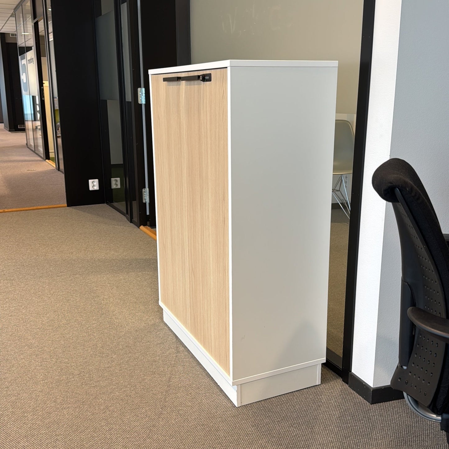 (81x40x116) skap i lyst tre